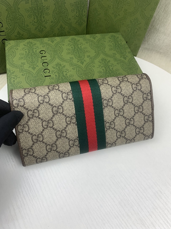 グッチ財布コピー背面デザイン